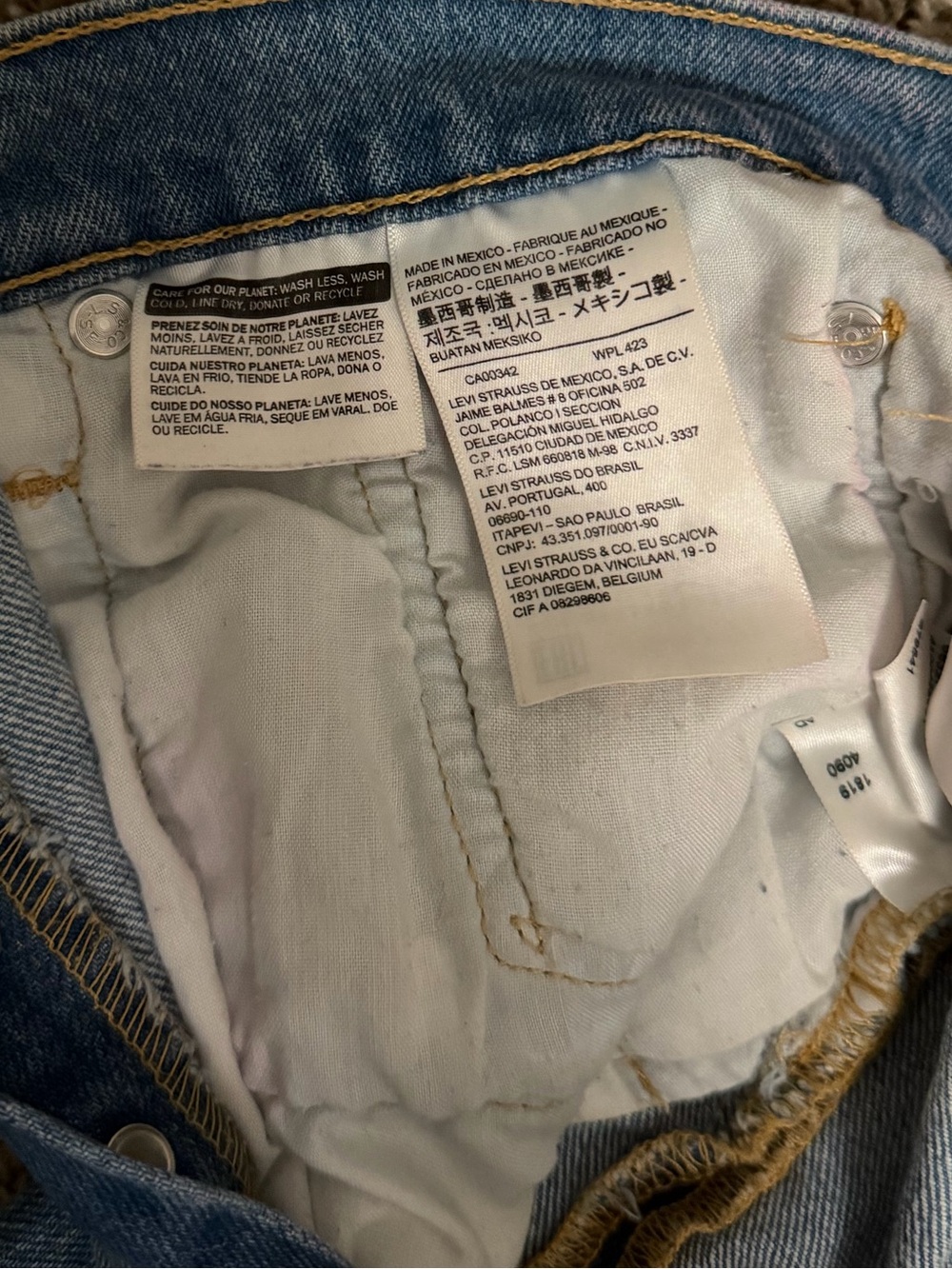 Levi’s 501 High Rise Cutoff Shorts - Medium Wash - Picture 10 of 10